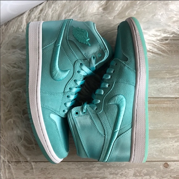 NWT Nike Air Jordan 1 Retro Satin Pack - Picture 6 of 8